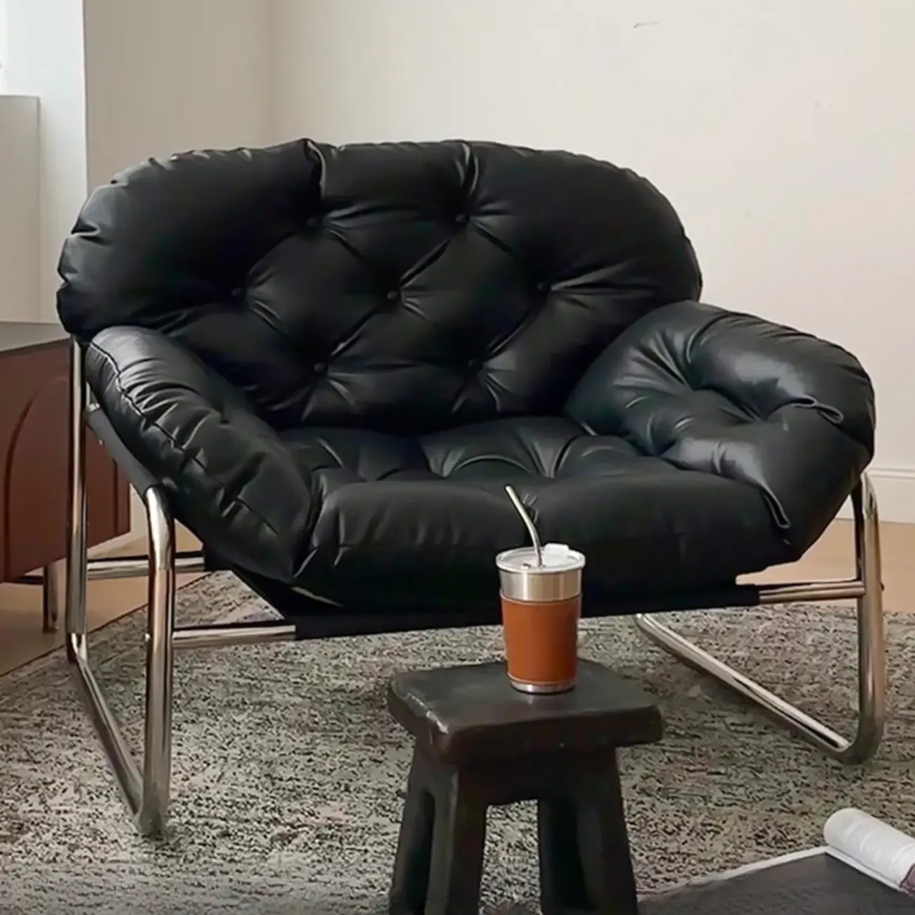 Modern Stitch-Tufted Cat-Resistant Leather Accent Chair  Image - 5