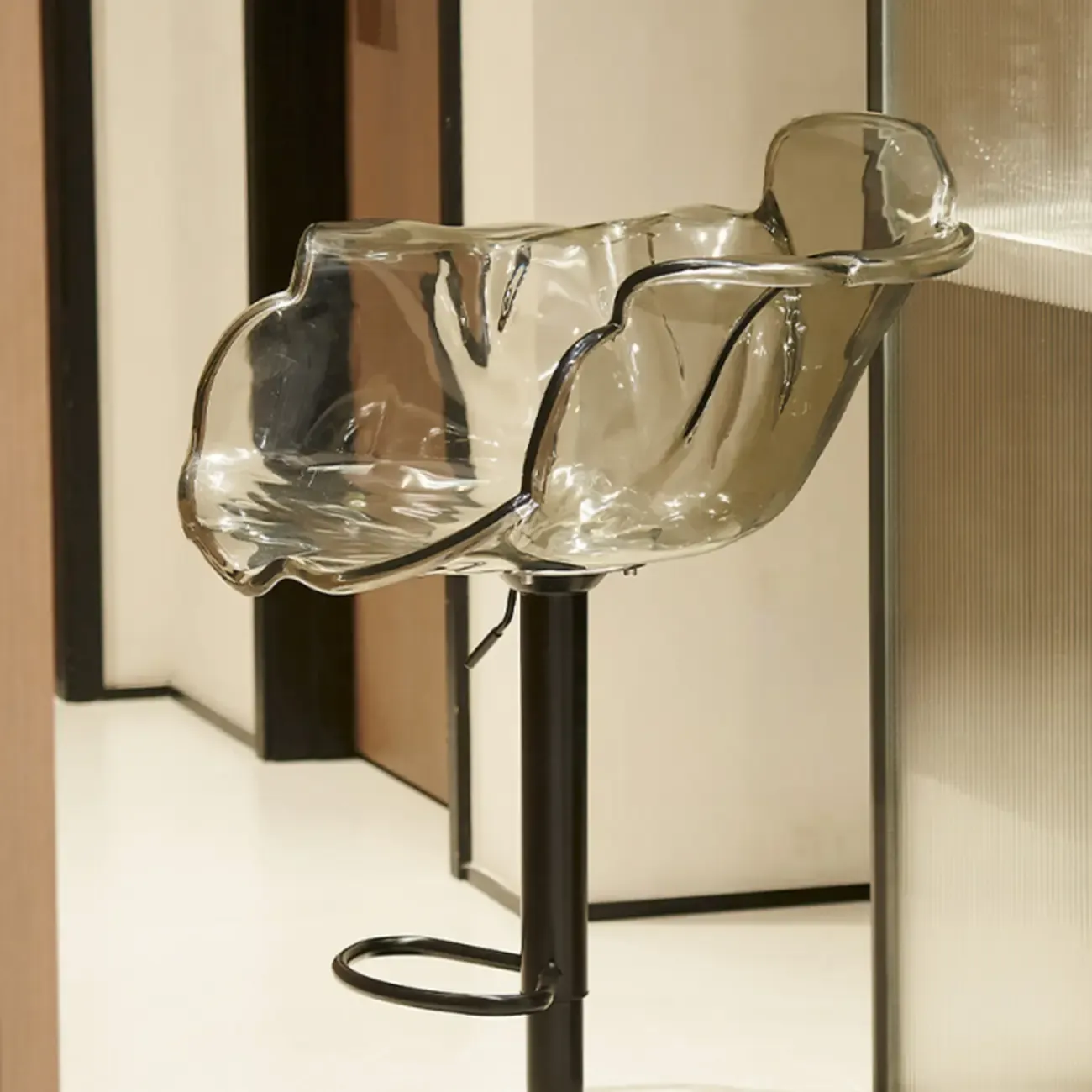 Adjustable Acrylic Flower-Shaped Low Back Swivel Bar Stools Image - 3