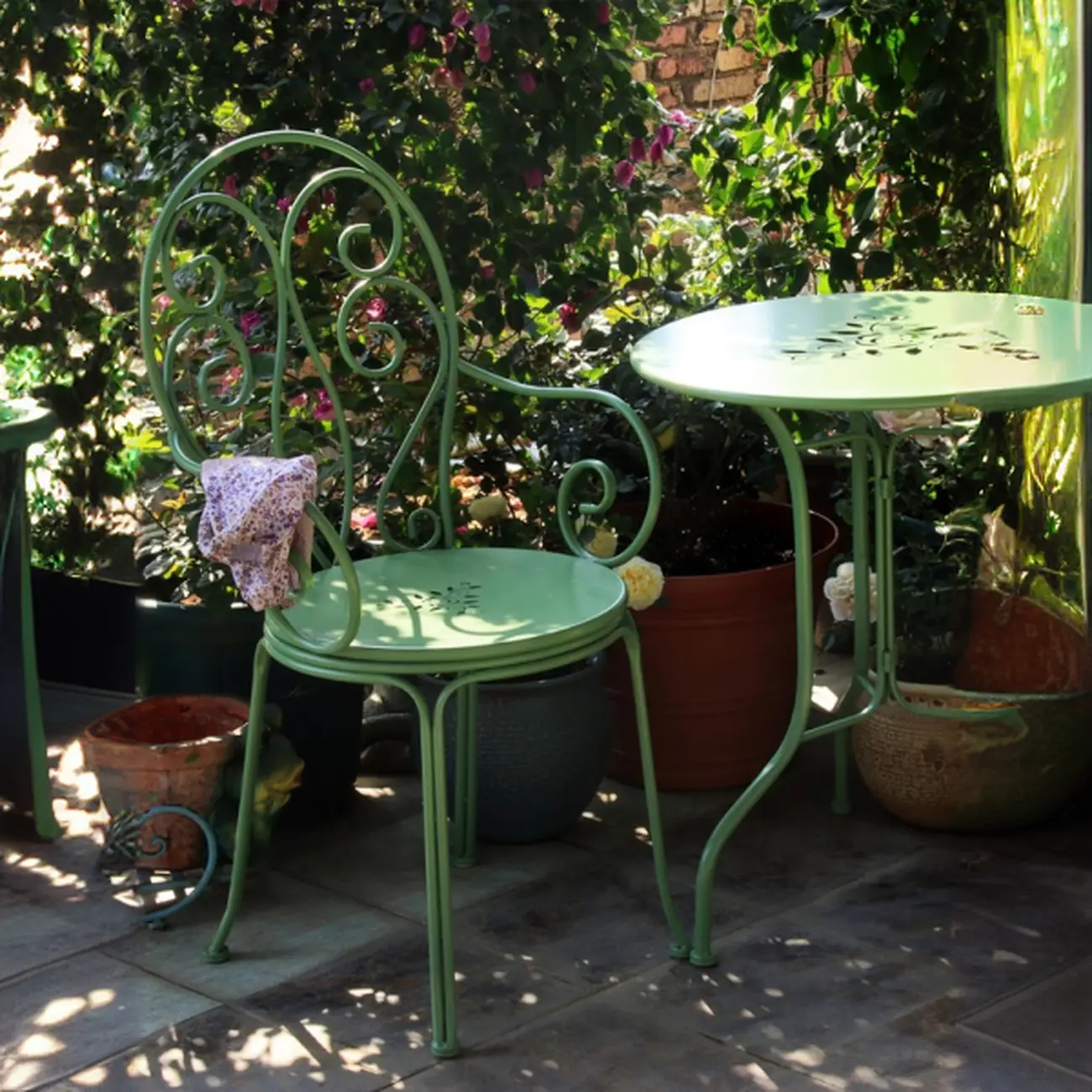 4 Piece Elegant Green Metal Round Outdoor Dining Set Image - 1 | homeyfad
