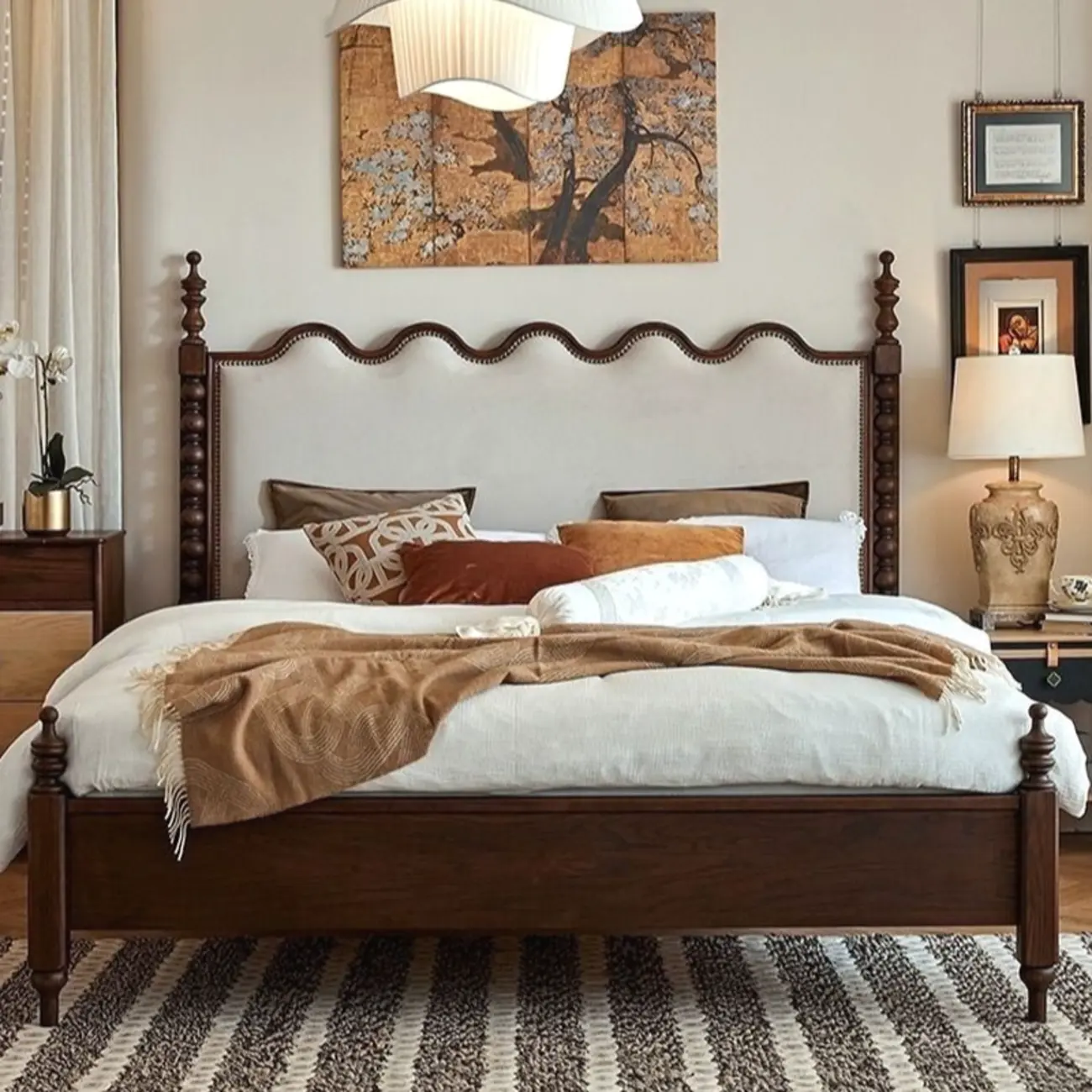 Brown Modern Wood Platform Bed with Curved Headboard Image - 2 | homeyfad