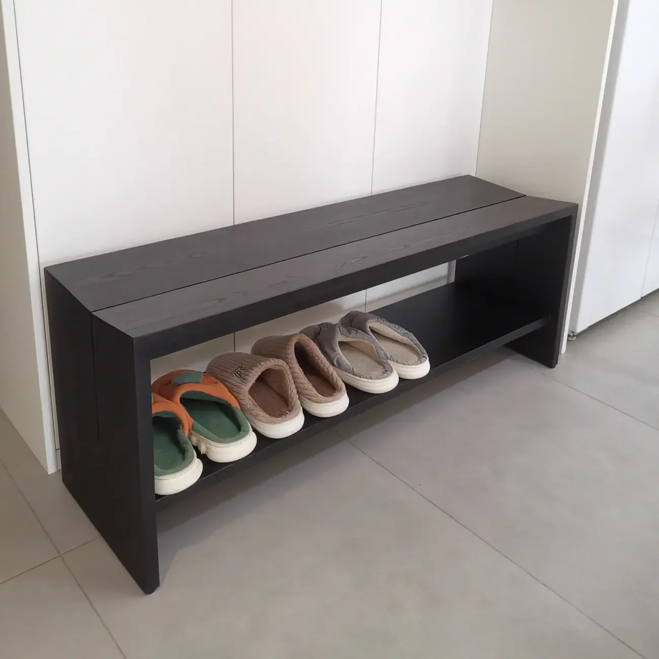 Scandinavian Solid Wood Curved Entryway Bench in Black Image - 1