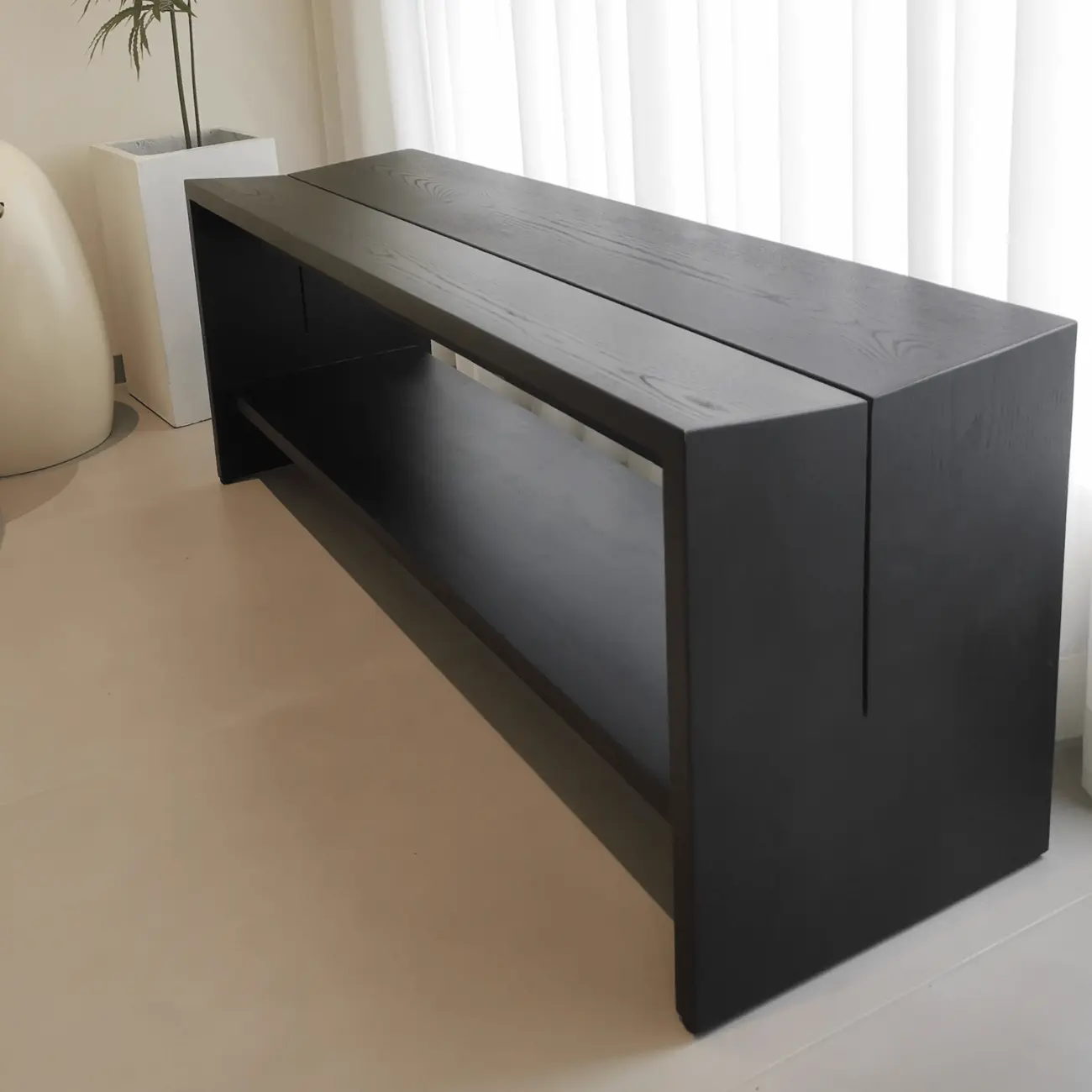 Scandinavian Solid Wood Curved Entryway Bench in Black Image - 4 | homeyfad