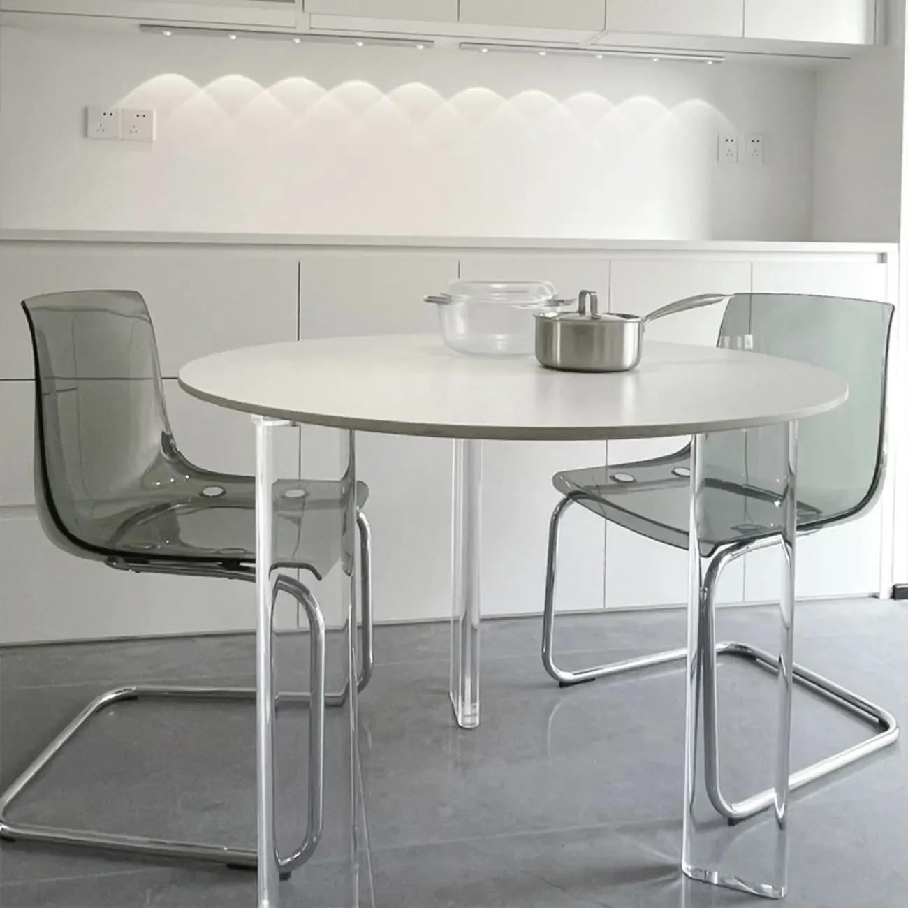 Modern Solid Back Armless Acrylic Dining Chairs Image - 4