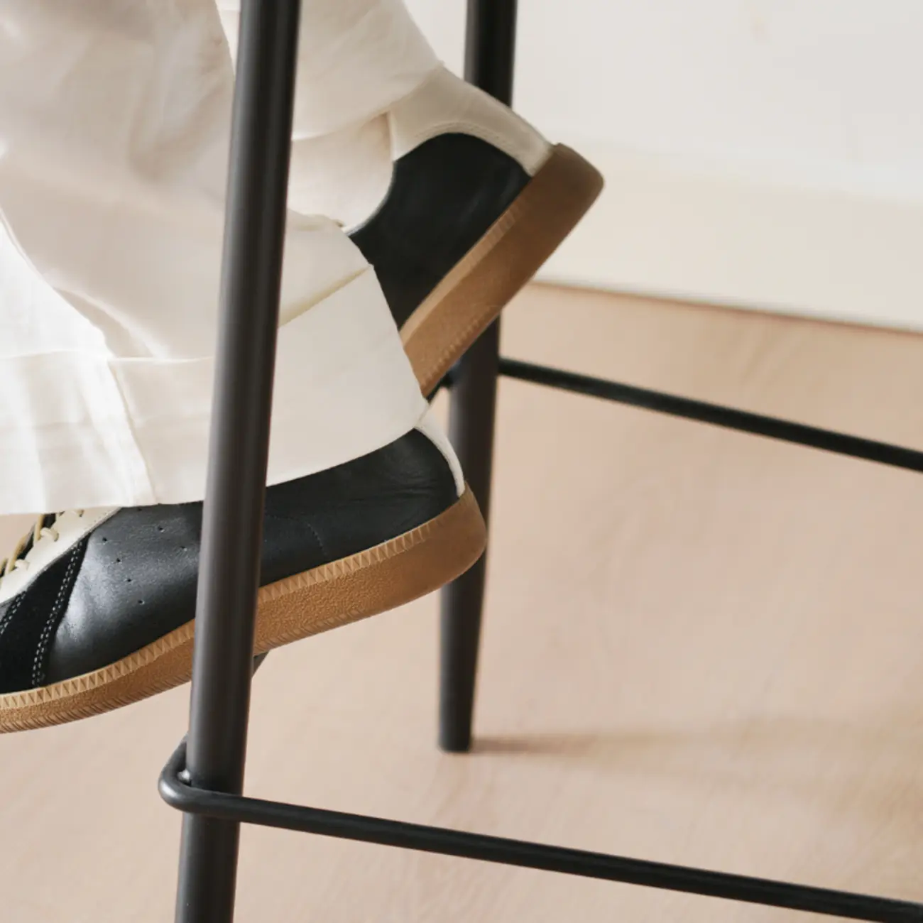 Saddle Leather Curved Back Kitchen Bar Stools with Footrest Image - 7 | homeyfad