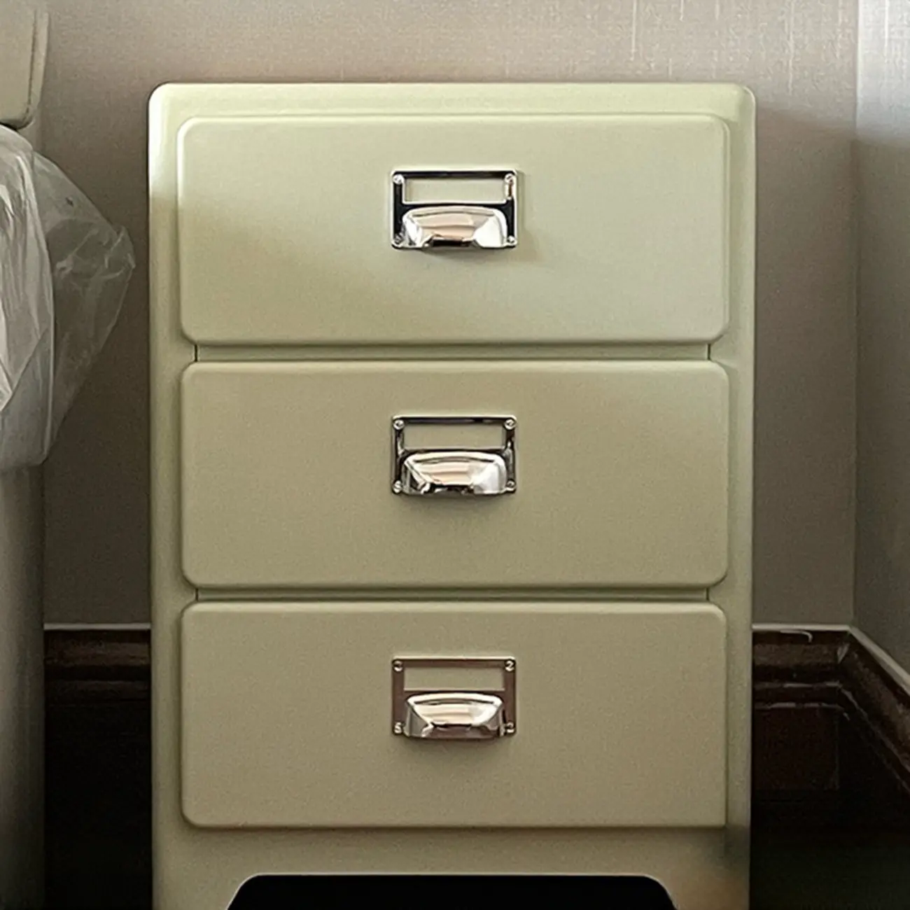 Scandinavian 3 Drawers Wood Nightstand with Legs Image - 1 | homeyfad