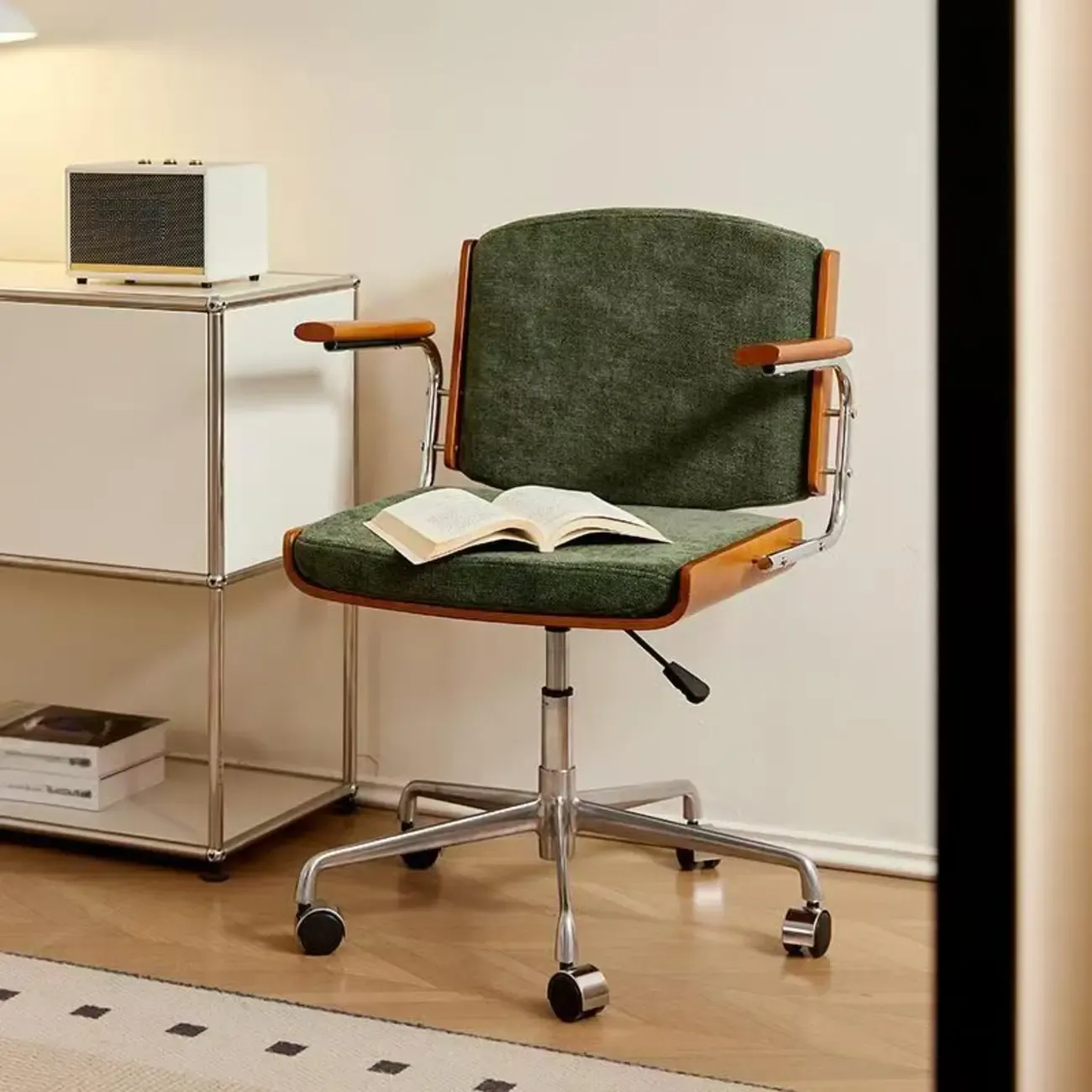 Modern Green Fabric Ergonomic Swivel Office Chair Image - 1