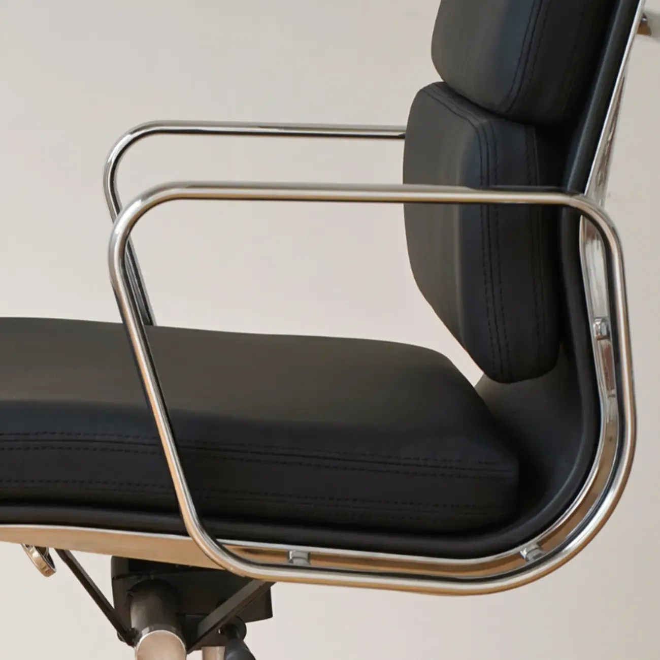 Modern Leather Adjustable Ergonomic Office Chair with Casters Image - 9