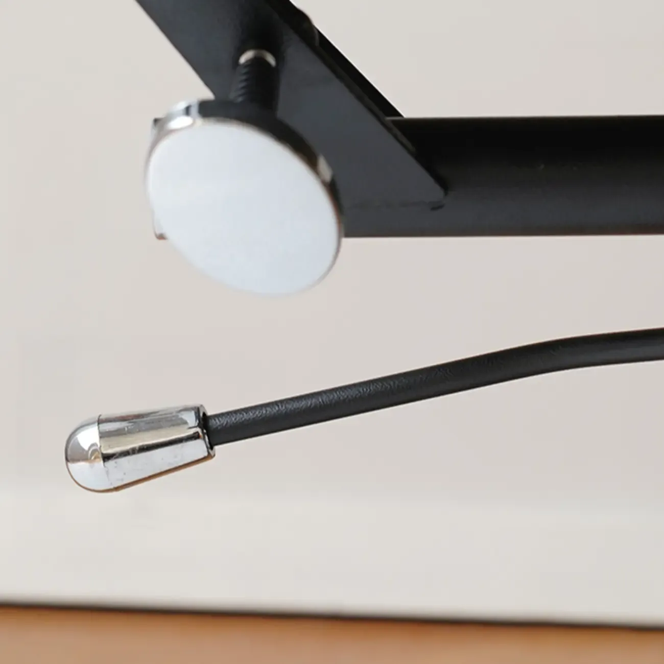 Modern Leather Adjustable Ergonomic Office Chair with Casters Image - 10