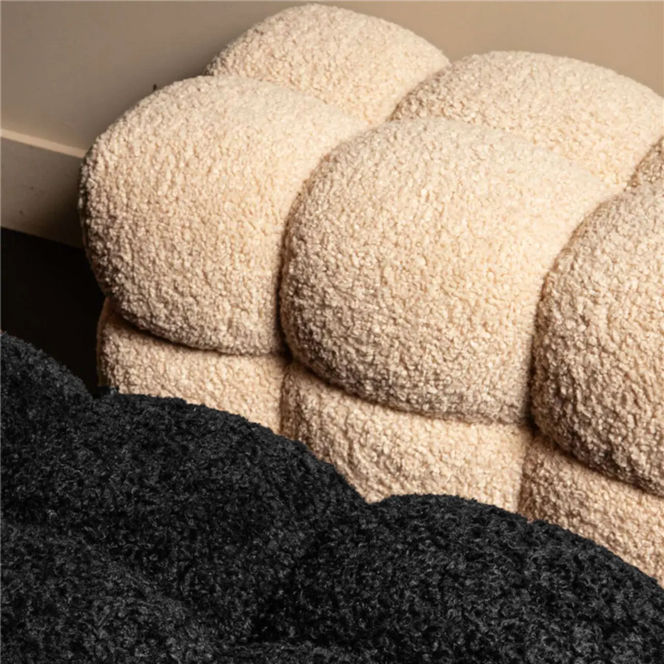 Modern Cloud-Shaped Boucle Upholstered Bedroom Bench Image - 9 | homeyfad