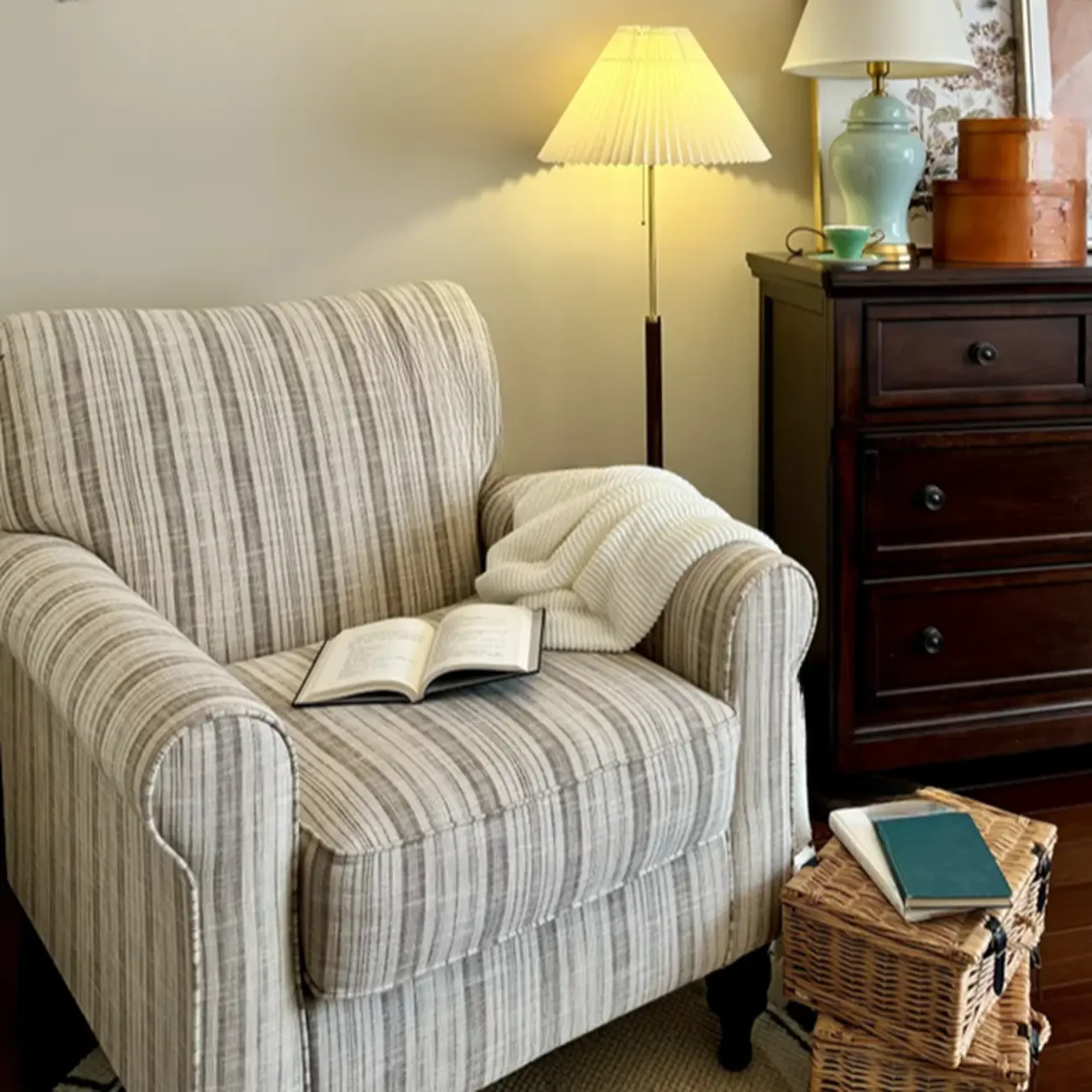 Traditional Wingback Linen Fabric Arm Chair Living Room Image - 3 | homeyfad