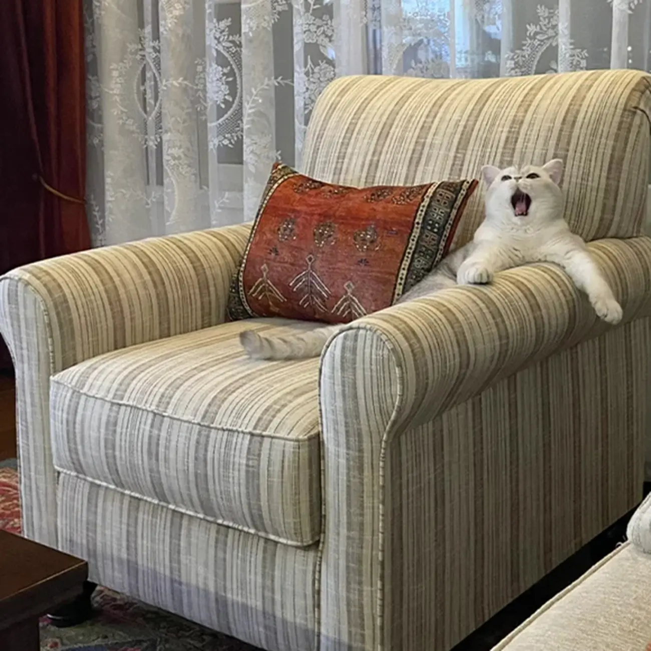 Traditional Wingback Linen Fabric Arm Chair Living Room Image - 4 | homeyfad