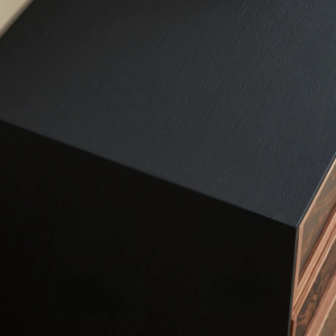 Modern Horizontal 8-drawer Red Oak Wood Dresser with Legs Image - 9 | homeyfad