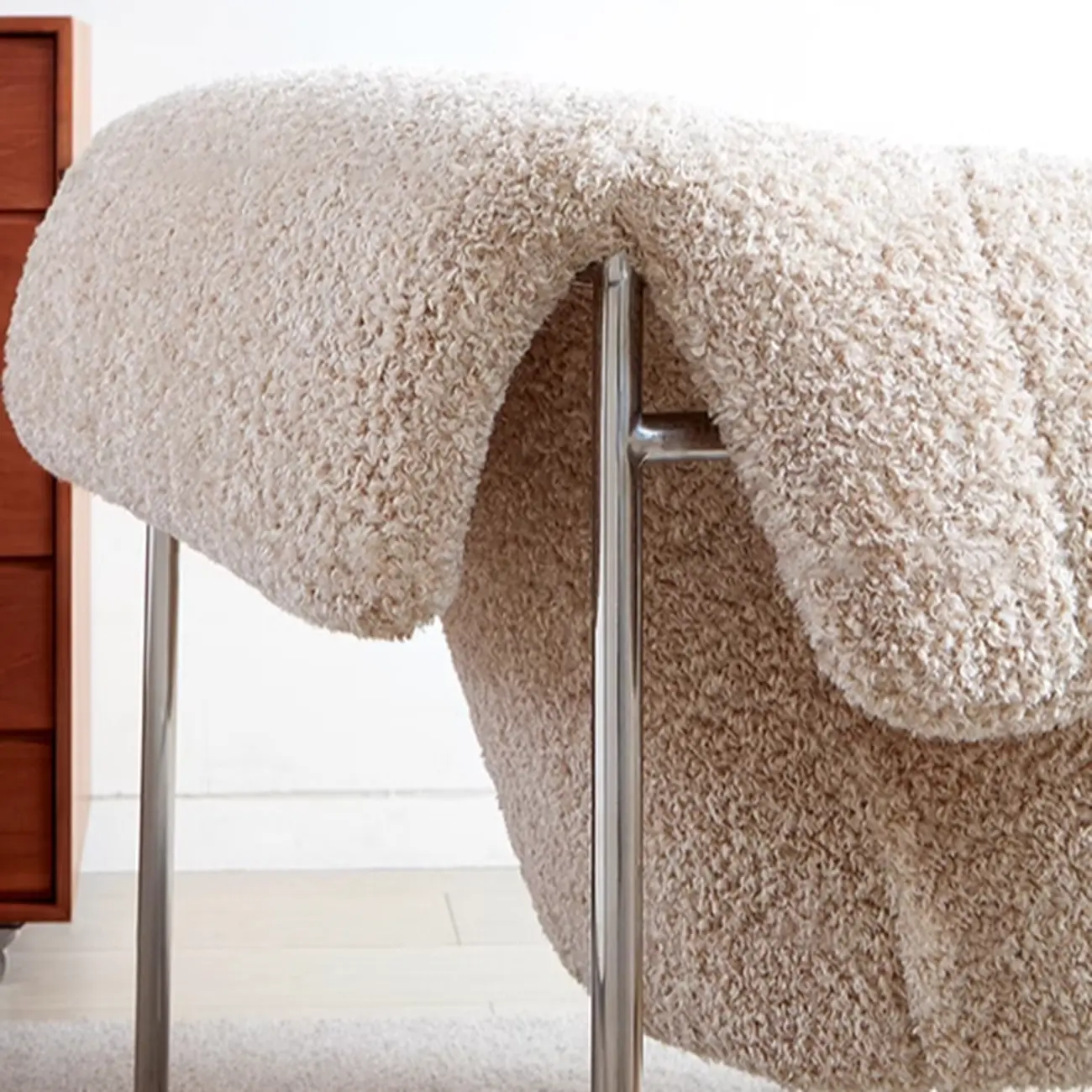 Simple Modern Sherpa Accent Chair with Arms Image - 11 | homeyfad