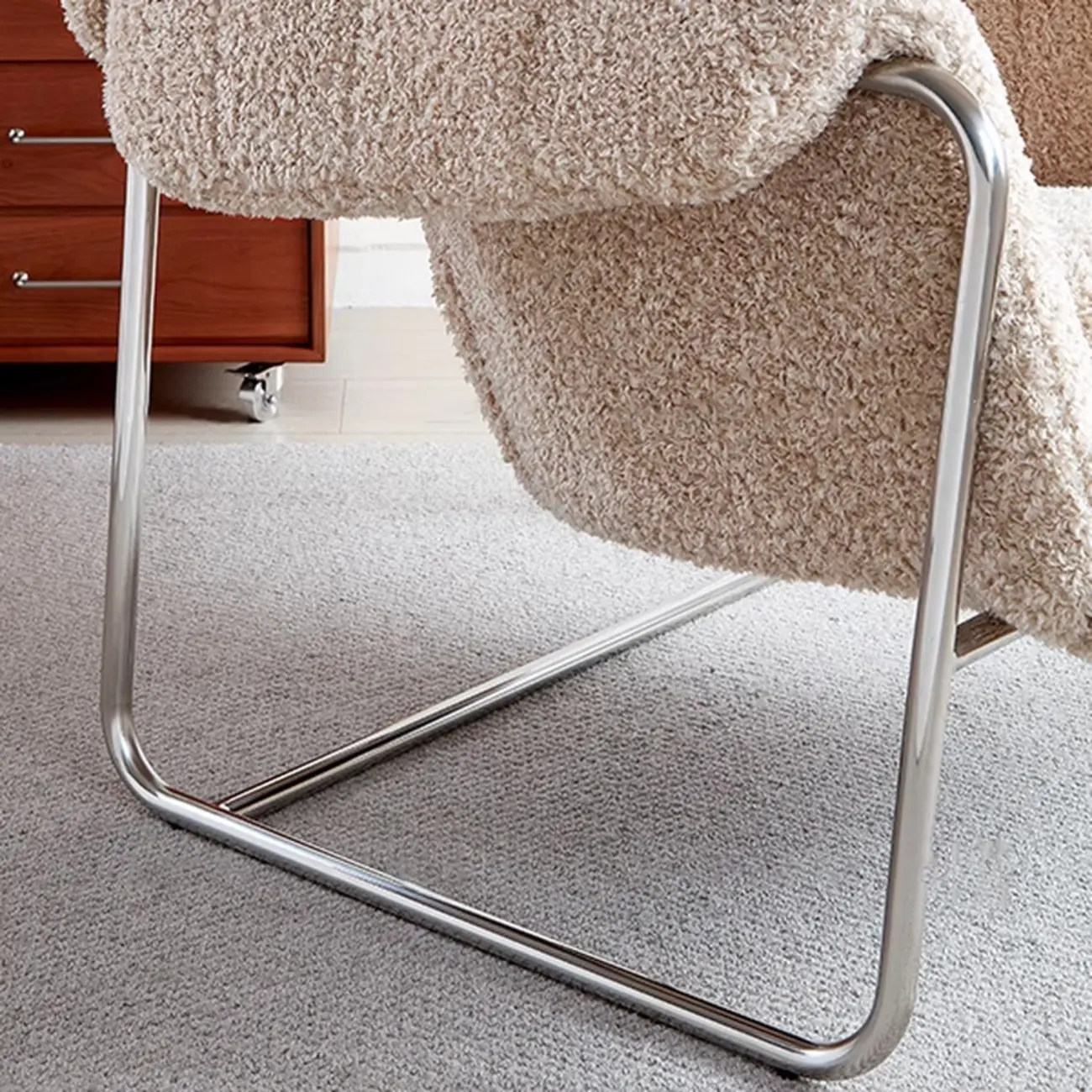 Simple Modern Sherpa Accent Chair with Arms Image - 12 | homeyfad