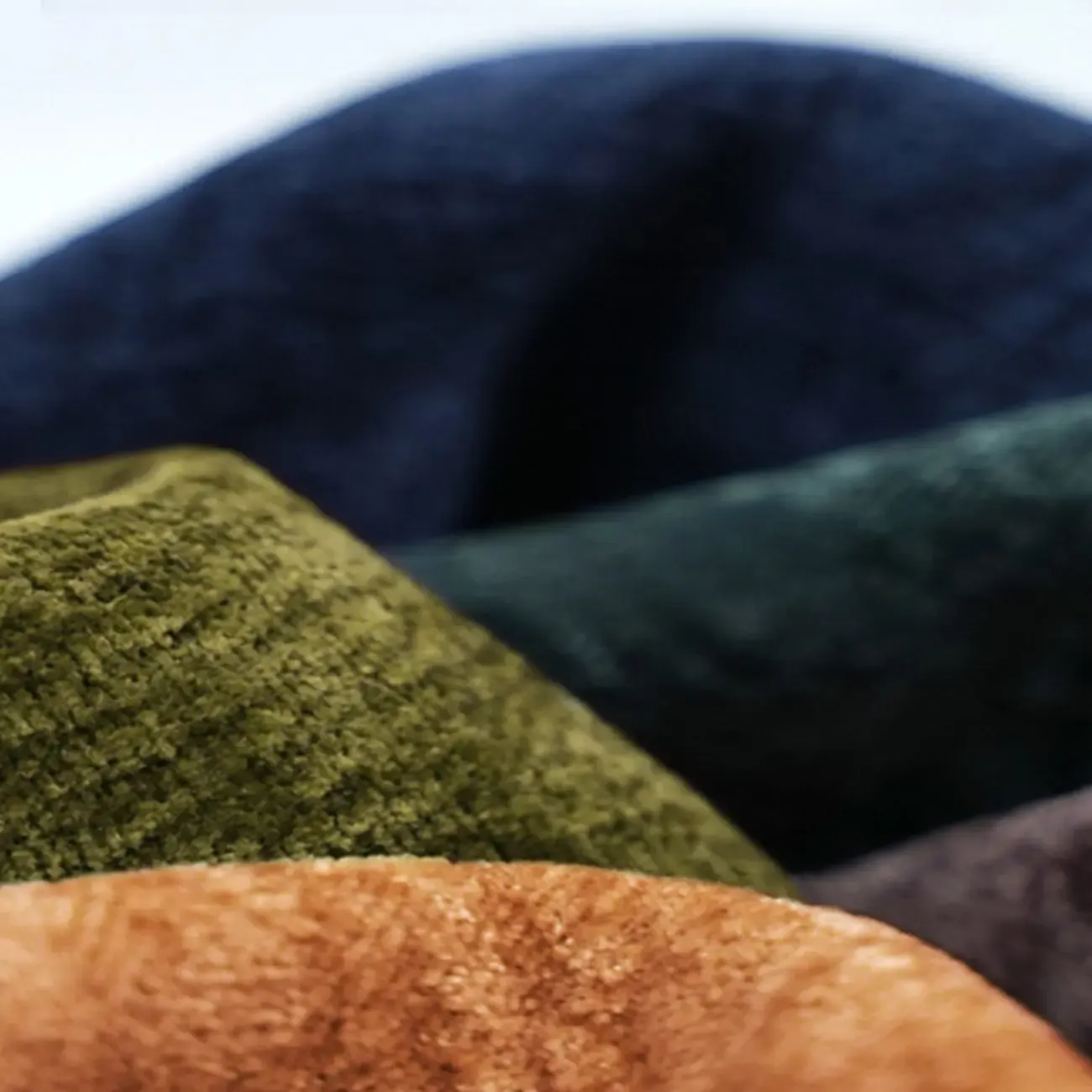 Modern Emerald Green Upholstered Bedroom Bench Image - 8