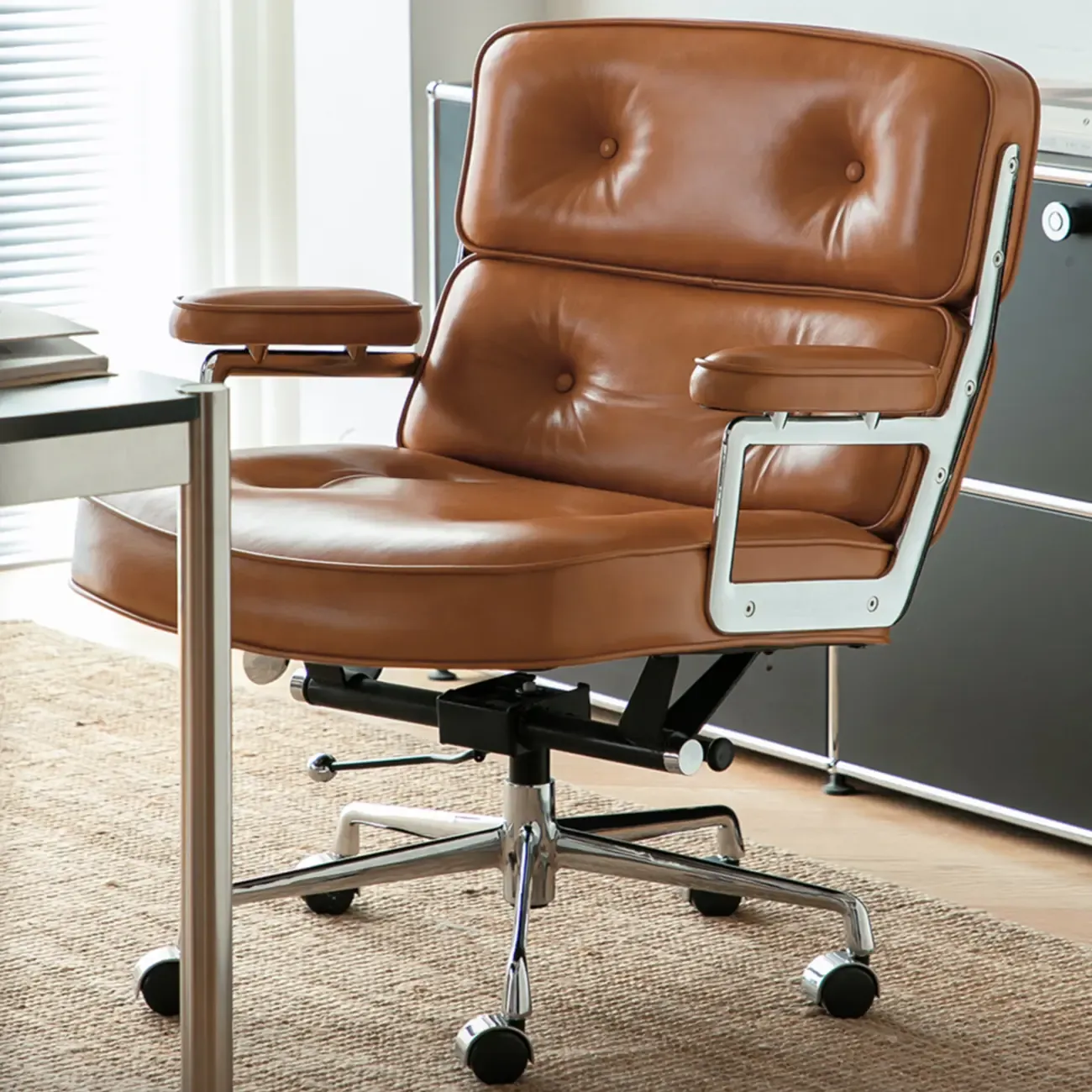 Contemporary Upholstered Adjustable Swivel Conference Chair Image - 1