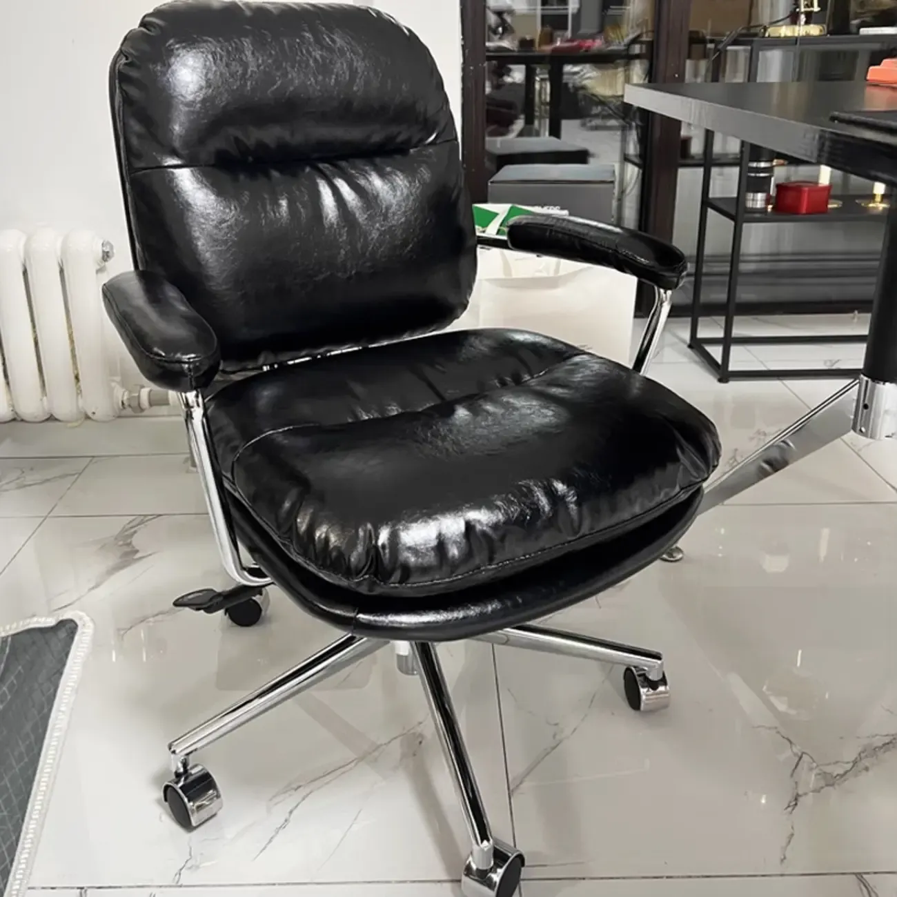 Adjustable Swivel Leather Upholstered Ergonomic Office Chair Image - 5