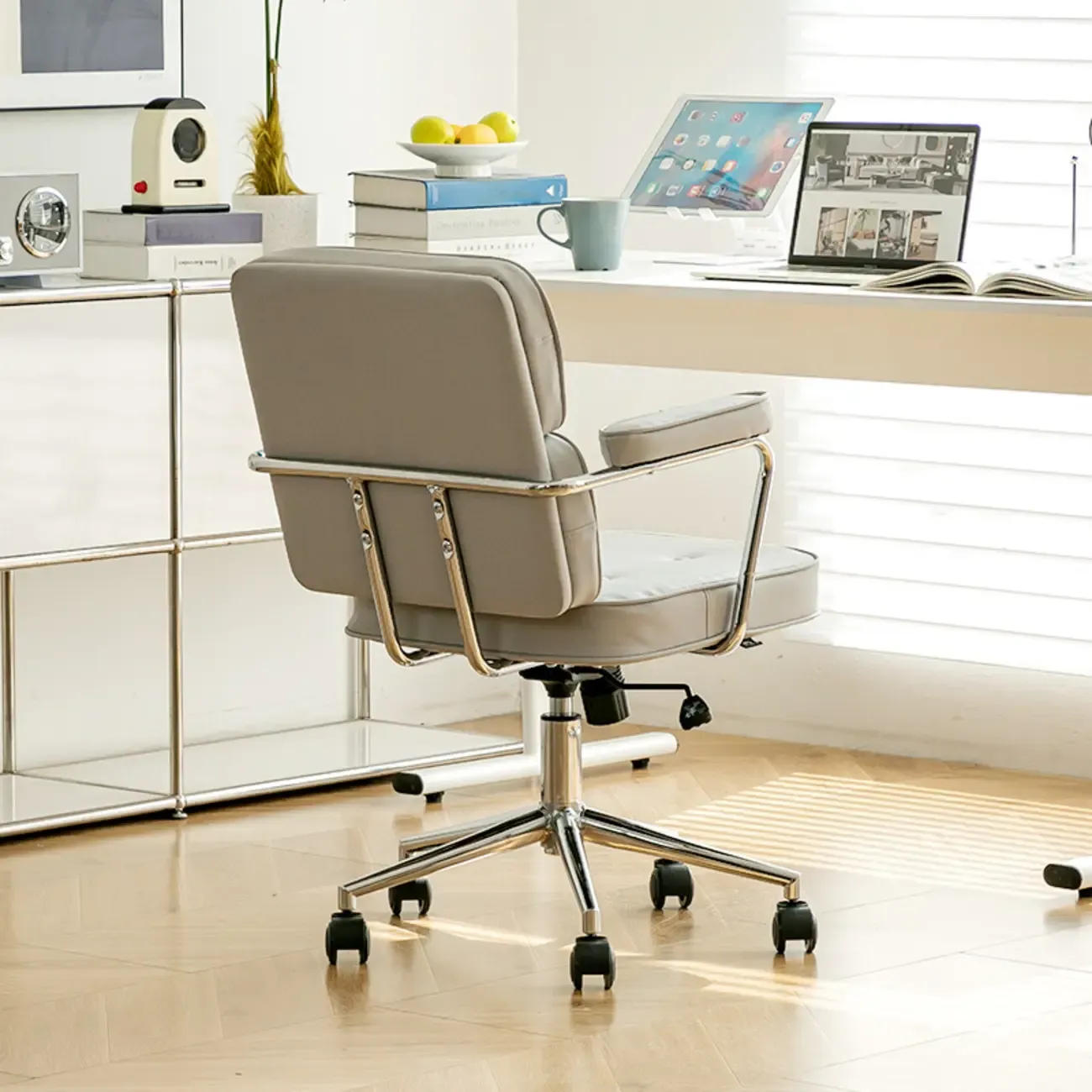Modern Leather Swivel Office Chair with Arms Image - 3