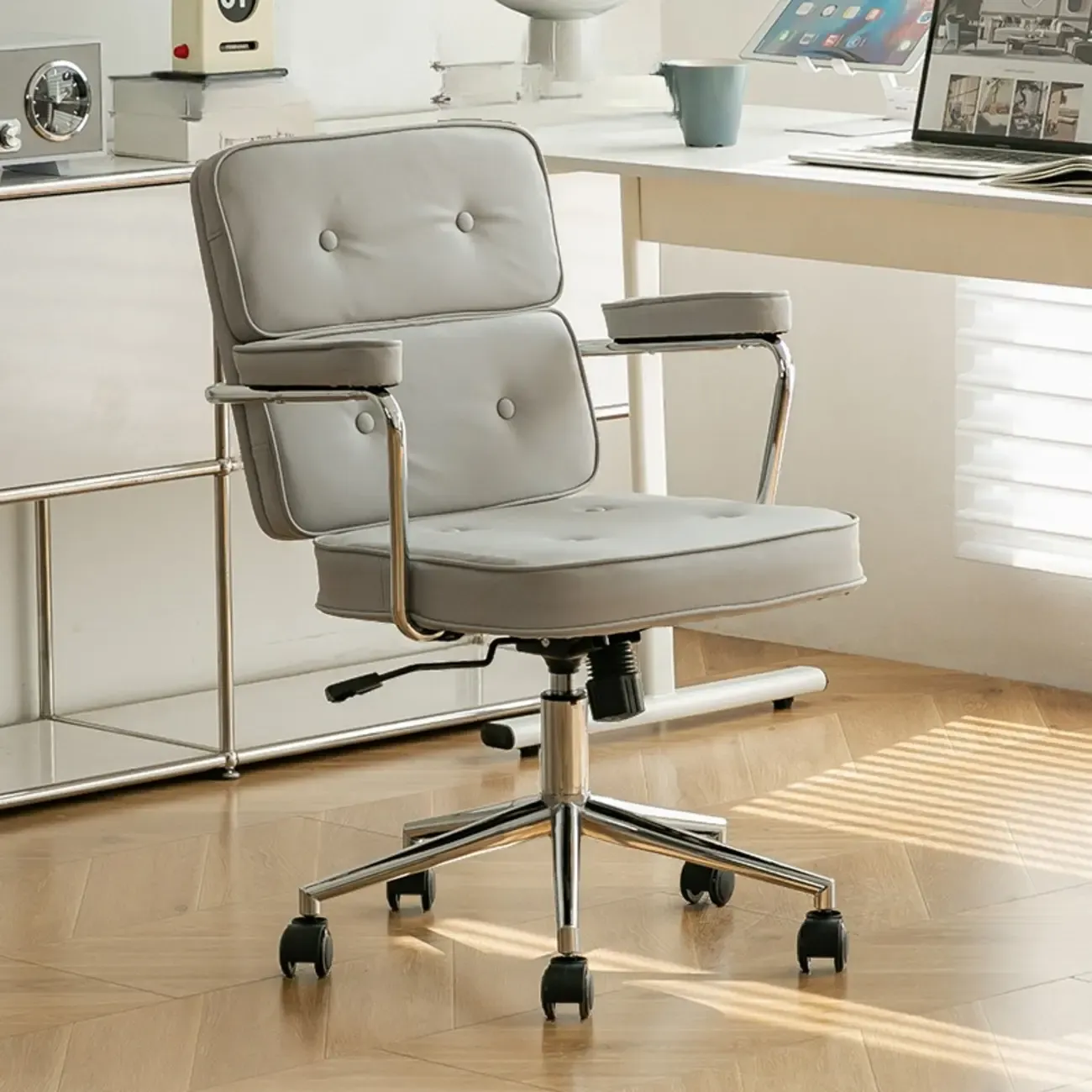 Modern Leather Swivel Office Chair with Arms Image - 1