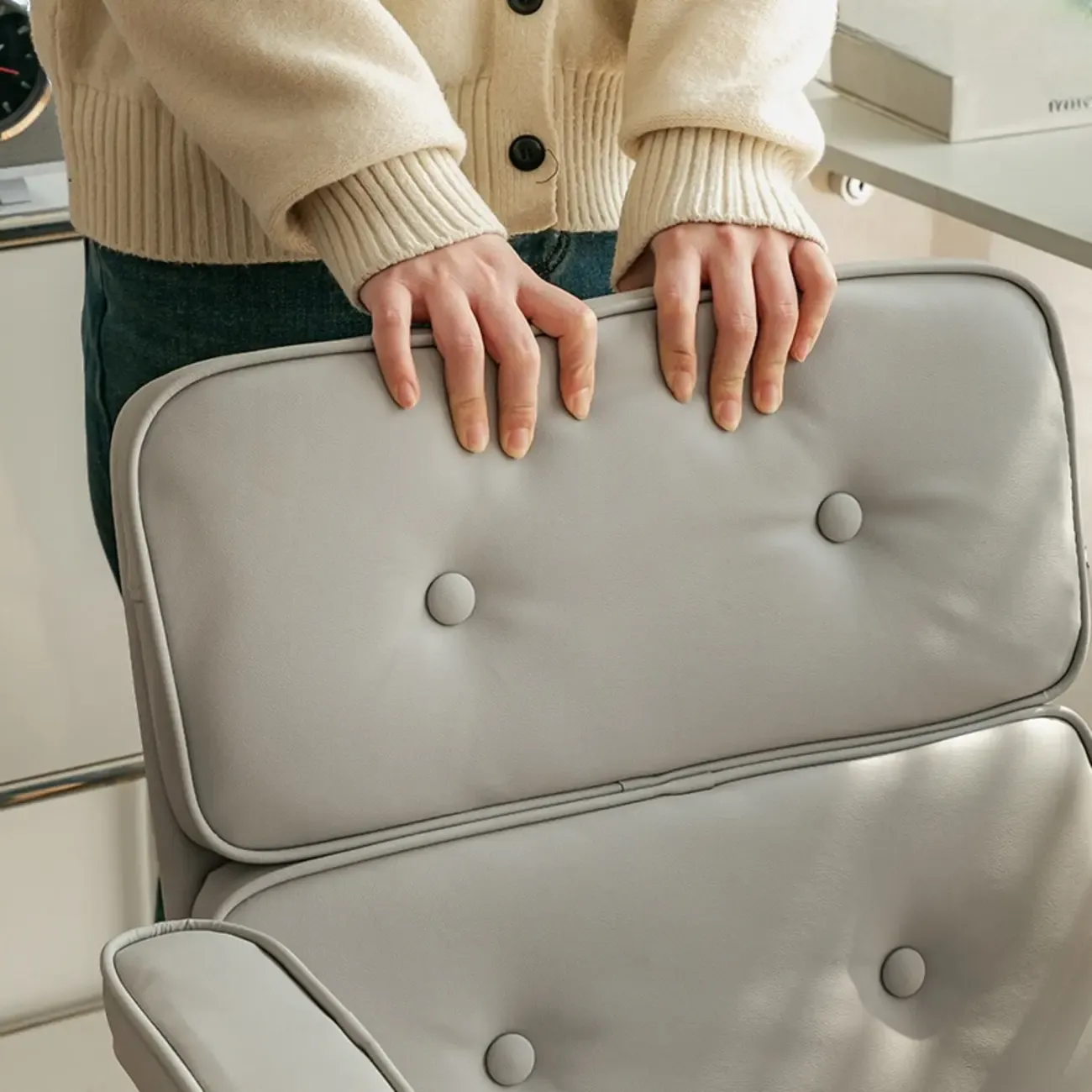 Modern Leather Swivel Office Chair with Arms Image - 4