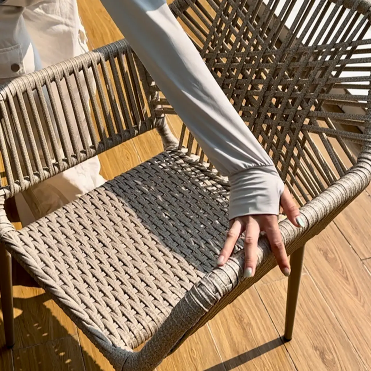 7-Piece Outdoor Dining Set: Round Table & 6 Rope Chairs Image - 5 | homeyfad