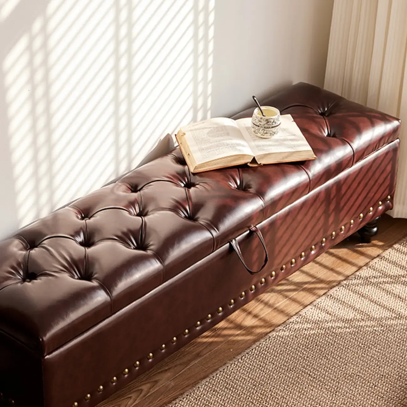 Traditional Upholstered Leather Bedroom Bench Flip-top Design Image - 1