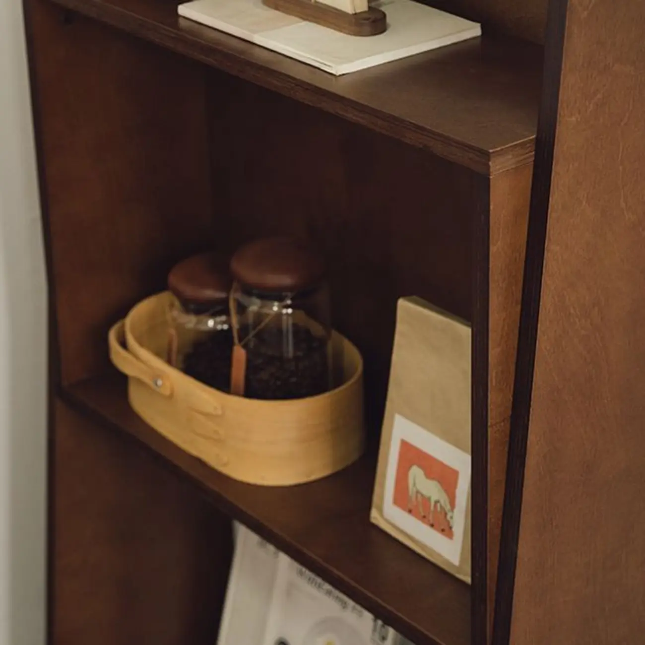 Elegant Vertical Wood Open Back Display Ladder Bookcase Image - 7 | homeyfad