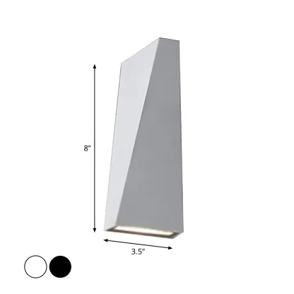 Modern Black Triangular Metal LED Outdoor Wall Light Image - 9