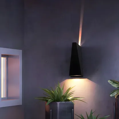 Modern Black Triangular Metal LED Outdoor Wall Light Image - 3