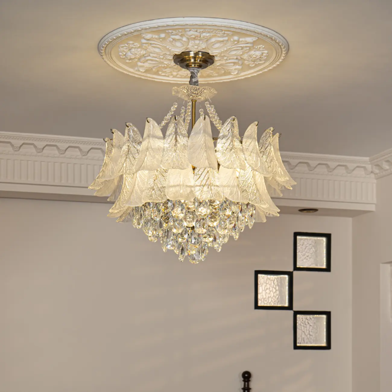 Glam Leaf Shaped Geometric Crystal Chandelier French-style Image - 1 | homeyfad