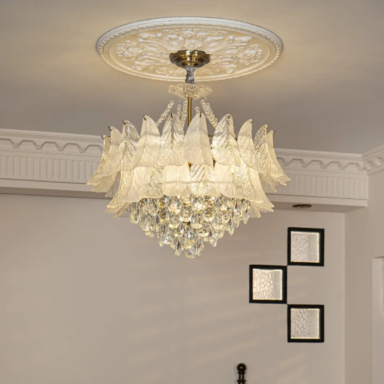 Glam Leaf Shaped Geometric Crystal Chandelier French-style Image - 1