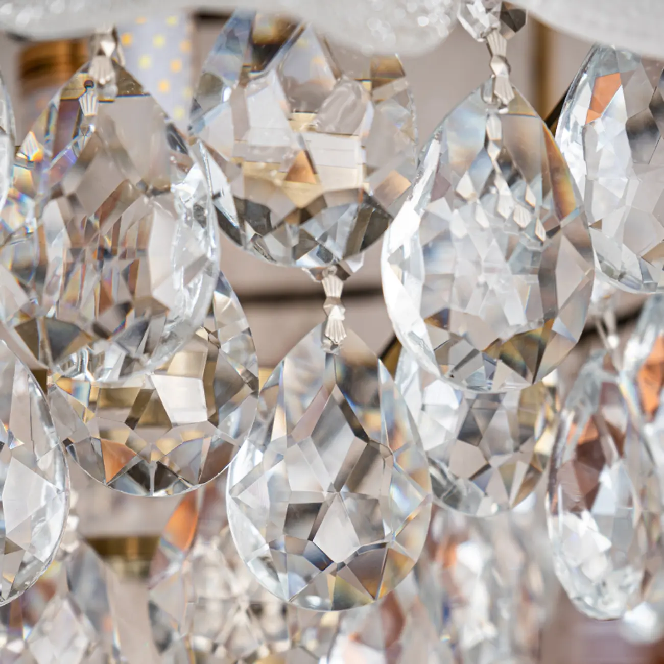 Glam Leaf Shaped Geometric Crystal Chandelier French-style Image - 7 | homeyfad