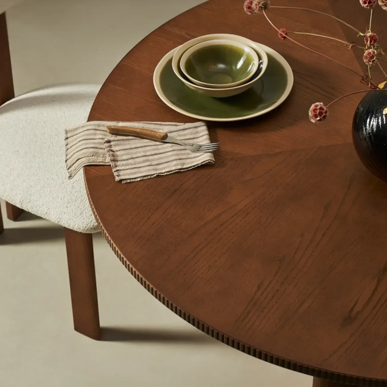 Modern Round Marble Top Pedestal Dining Table Image - 6