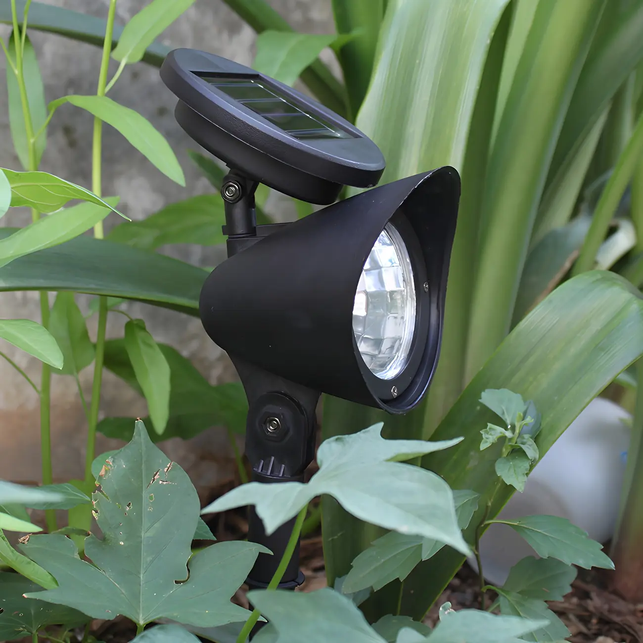 Modern Black Metal Solar Adjustable LED Landscape Lighting Image - 1 | homeyfad