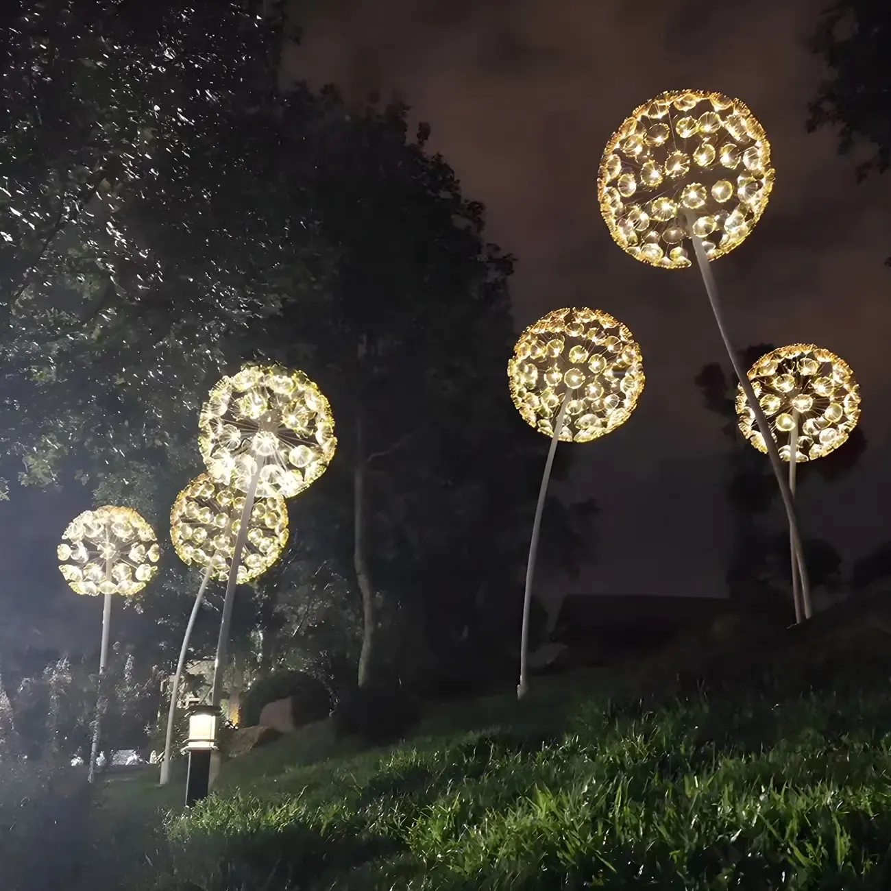 Artistic Modern Fiber Optic Solar Landscape Lighting Image - 1