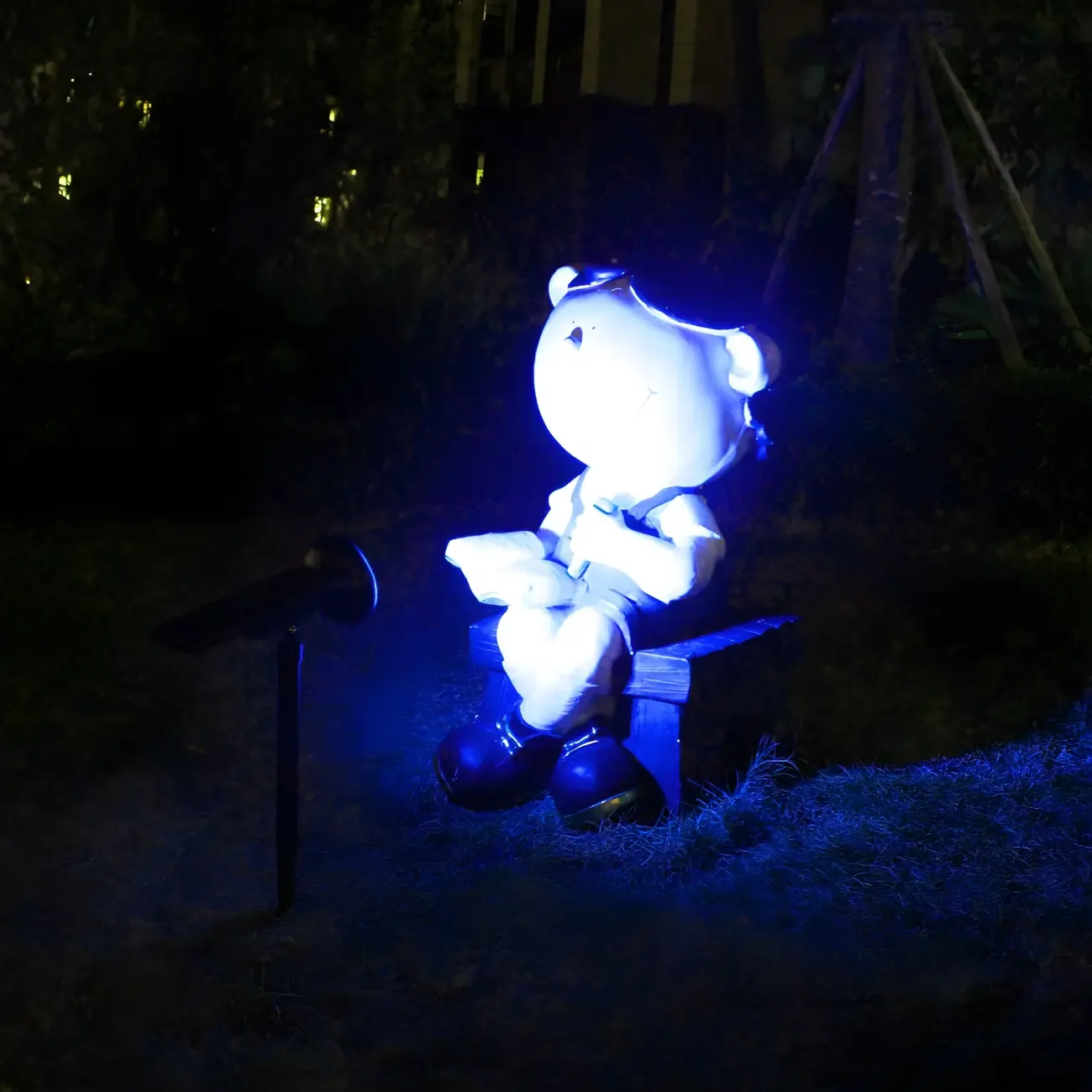 Simple Solar Stake Adjustable Landscape Lighting Image - 3