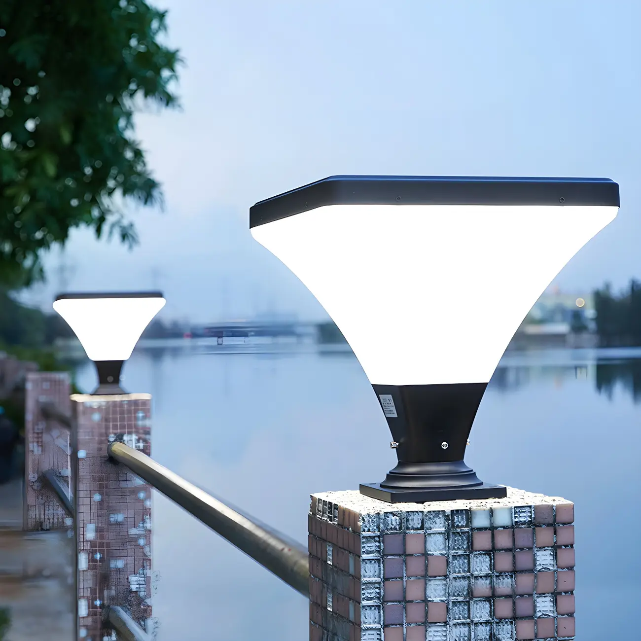 Pyramid Outdoor Solar Post Cap Light with Remote Control Image - 2 | homeyfad