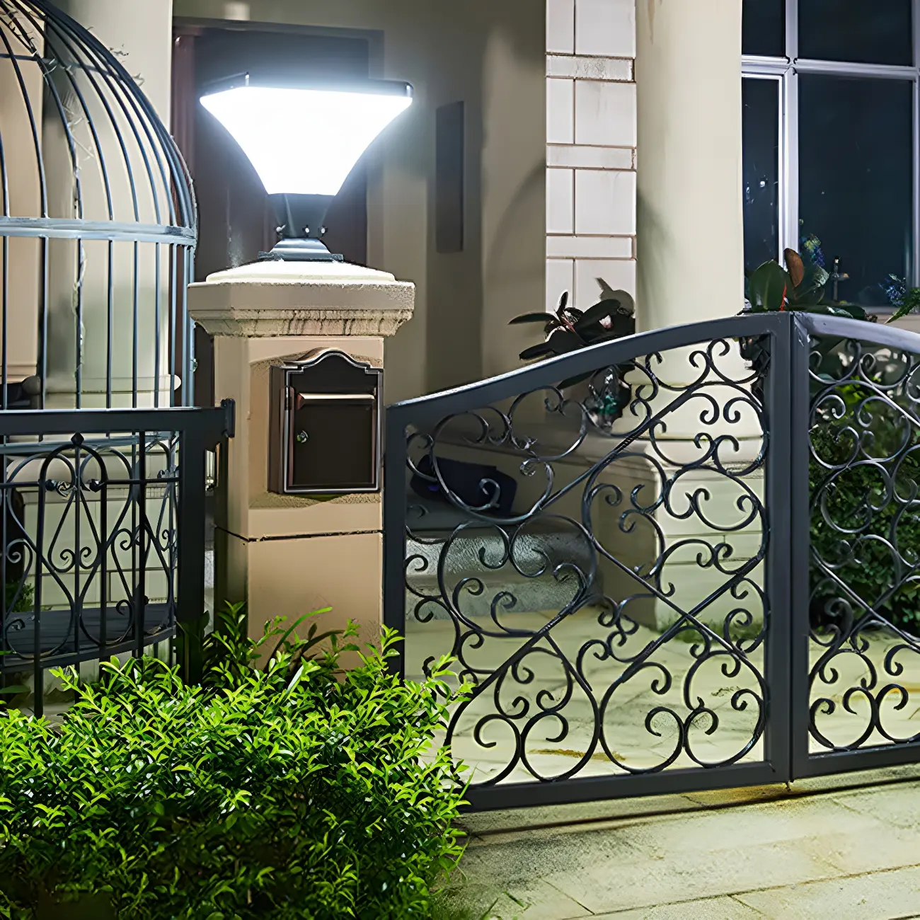 Pyramid Outdoor Solar Post Cap Light with Remote Control Image - 4 | homeyfad