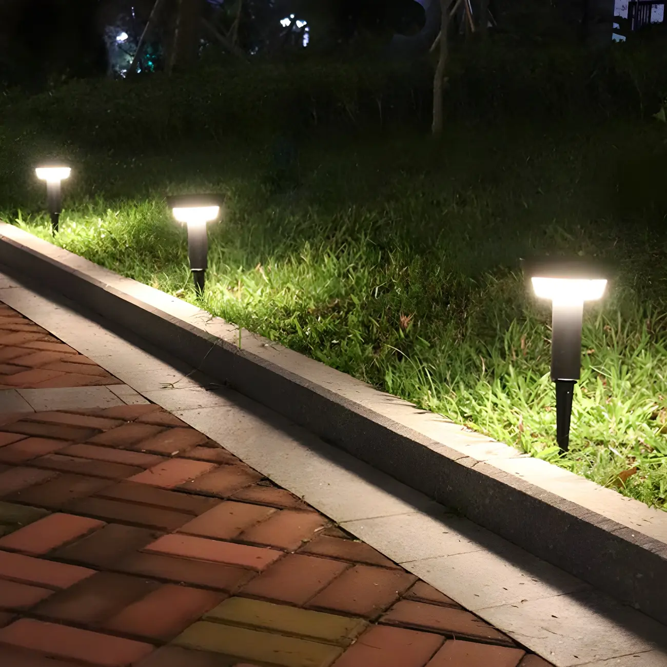 Modern Round Stake Solar Metal Landscape Lighting Image - 1 | homeyfad