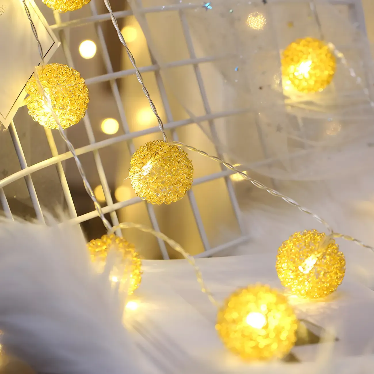 Cozy Spherical LED Warm White String Light Image - 2
