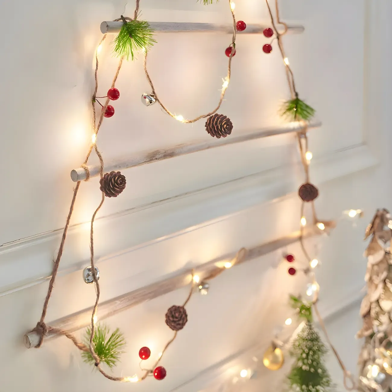 Festive Garland 20-Light LED String Light Image - 1