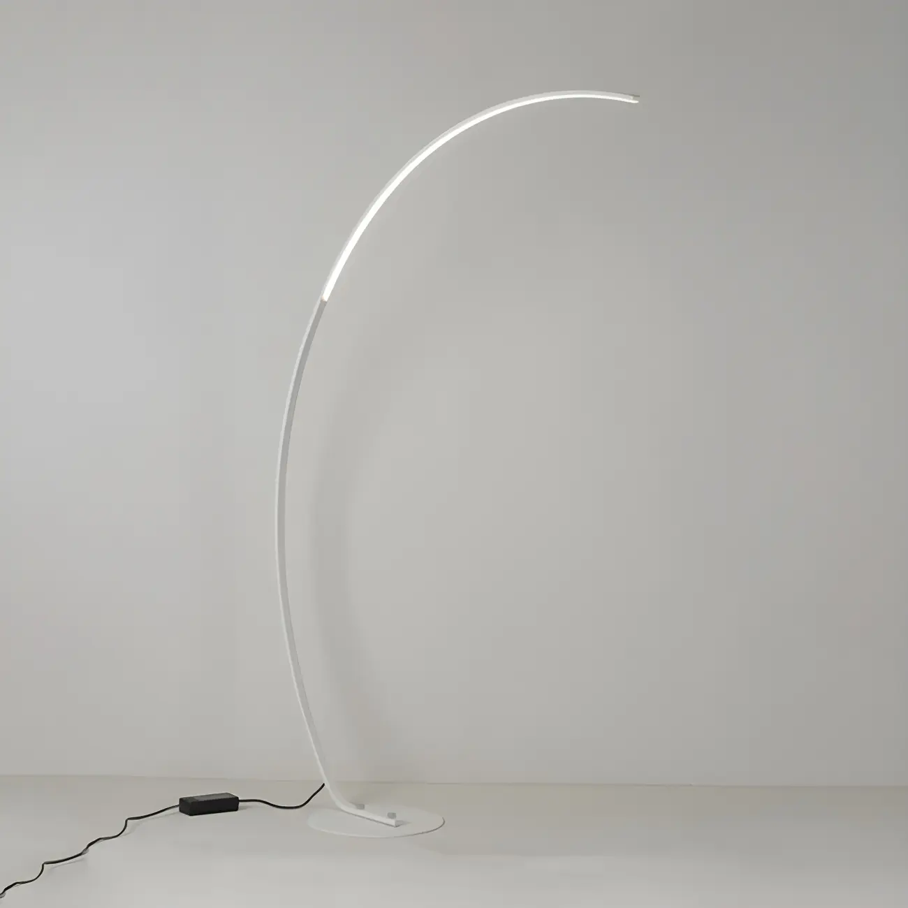 Stylish Silica Gel Metal Linear Arc LED Floor Lamp Image - 9 | homeyfad