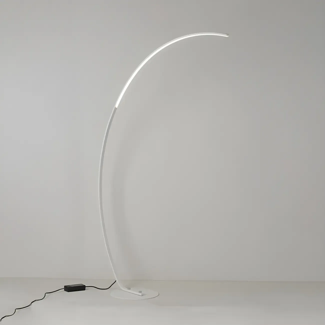 Stylish Silica Gel Metal Linear Arc LED Floor Lamp Image - 9