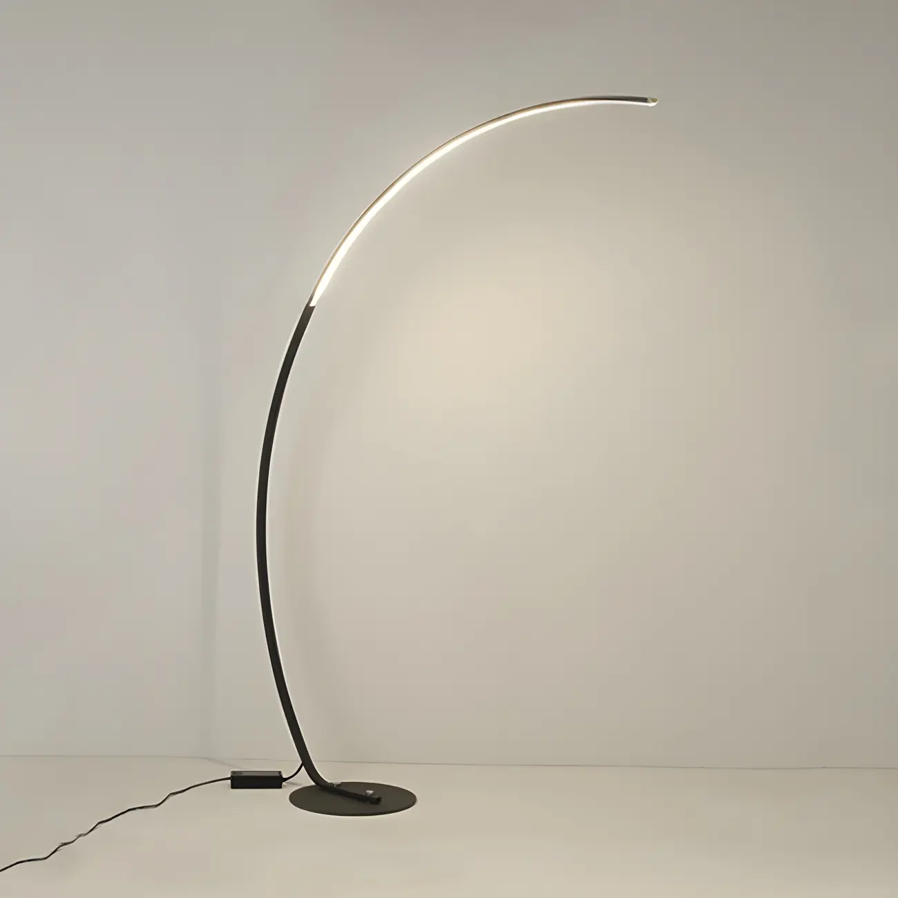 Stylish Silica Gel Metal Linear Arc LED Floor Lamp Image - 10 | homeyfad