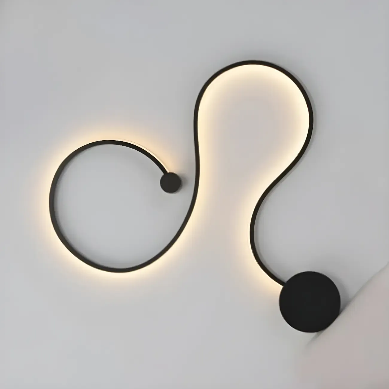 Unique Black Linear Flowing LED Wall Sconce for Living Room
