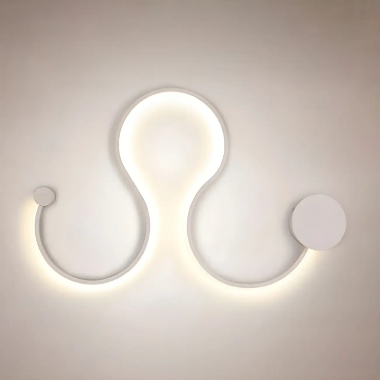 Unique Black Linear Flowing LED Wall Sconce for Living Room