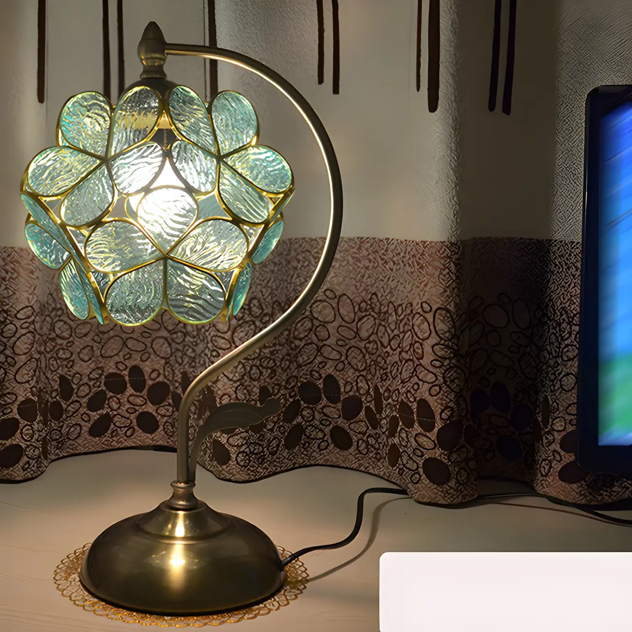 Vintage Stained Glass Flower Petal Table Lamp  Image - 16 | homeyfad