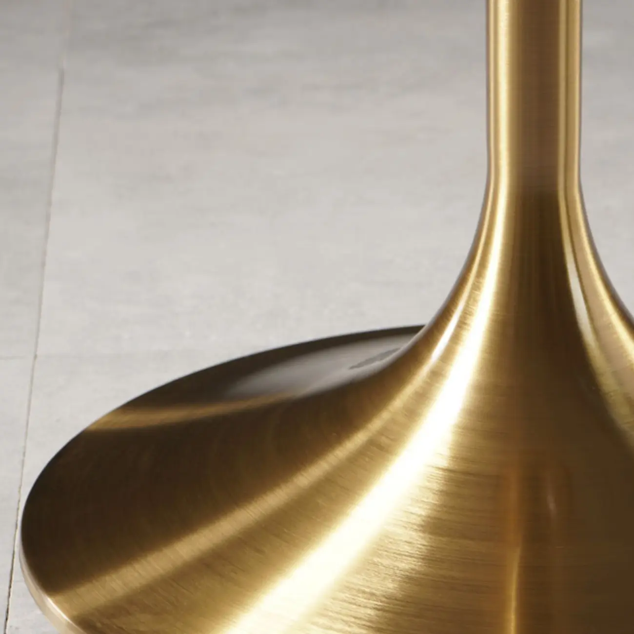 Glam Round Tall Bistro Table Pedestal Base Bar Table Image - 10 | homeyfad