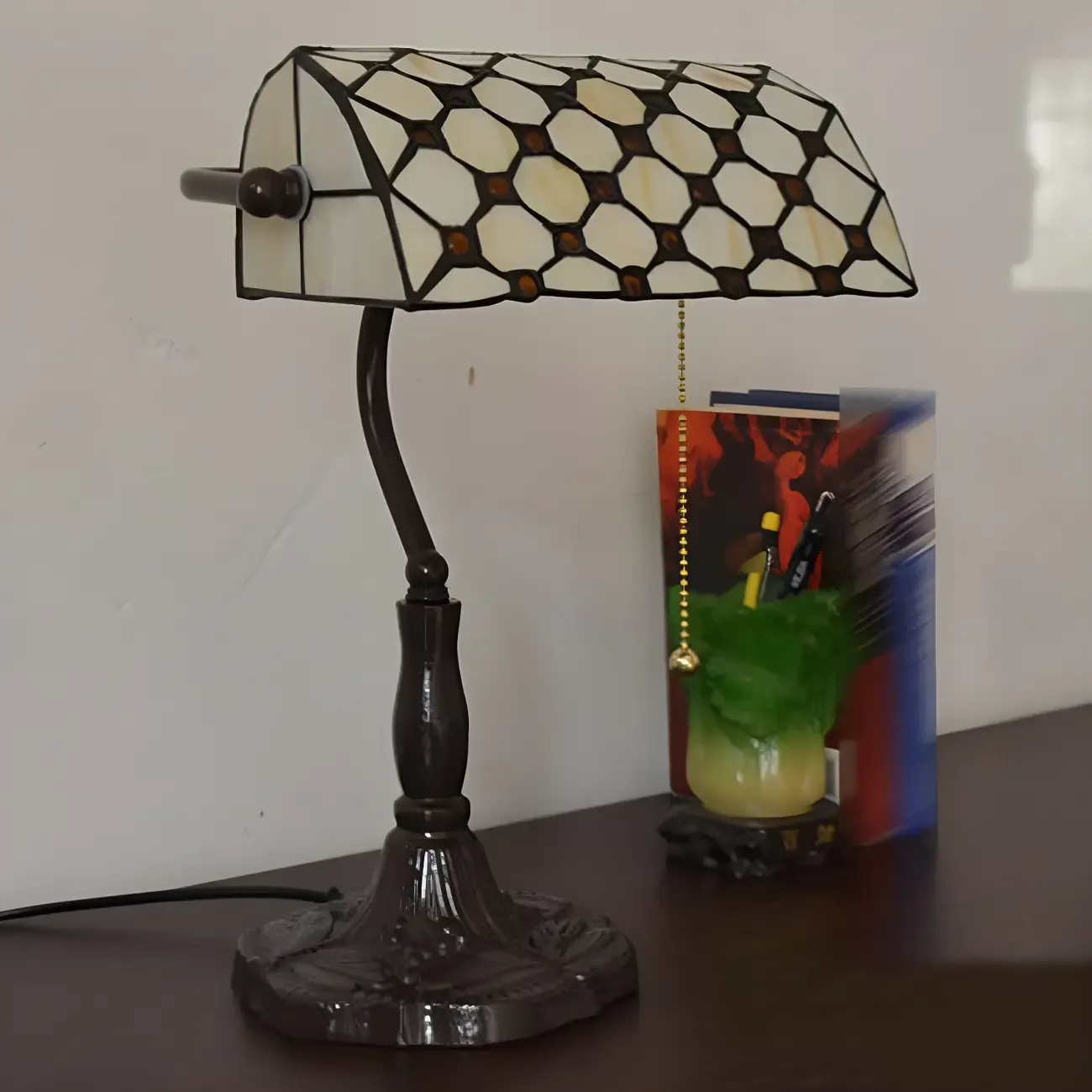 Retro Stained Glass LED Banker Table Lamp in Pull Chain Image - 6