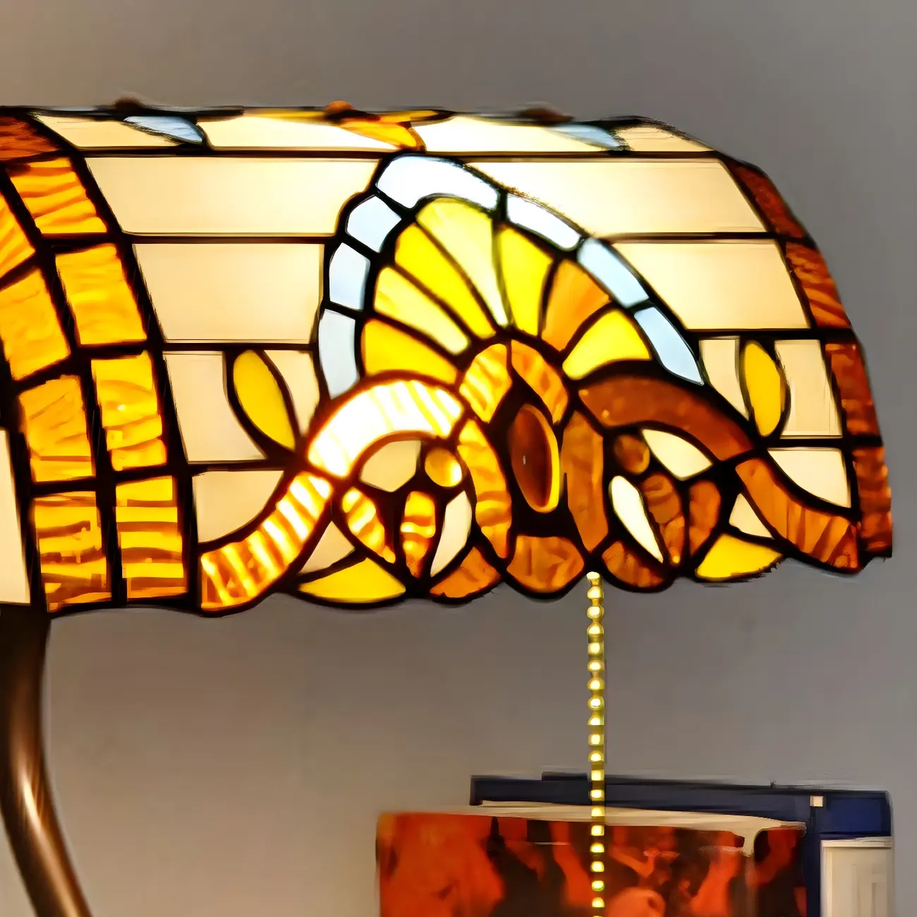 Retro Stained Glass LED Banker Table Lamp in Pull Chain Image - 7 | homeyfad